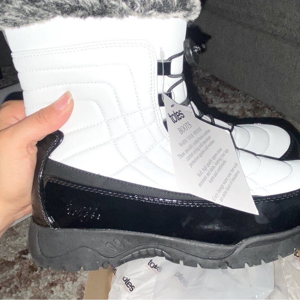 NWT - Box Included - Totes Eve Winter Boots